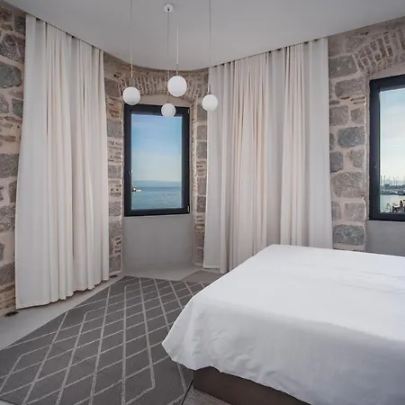 Architect's Seafront Flat Apartman *