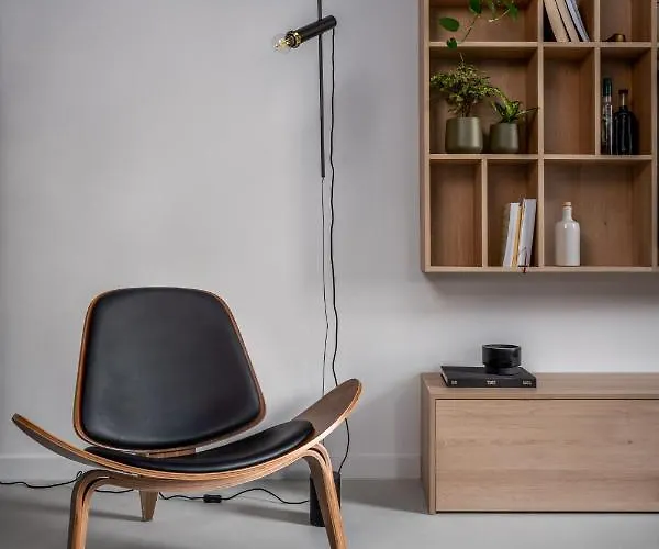 Architect's Seafront Flat Daire