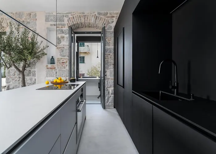 Architect's Seafront Flat Daire